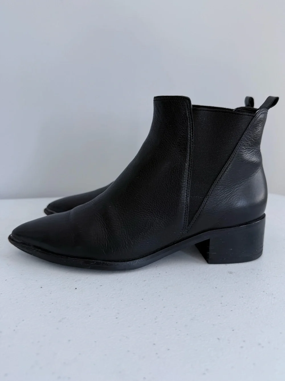 Marc Fisher LTD Yale Black Leather Chelsea Ankle Boots Pointed Toe 5 Minimalist